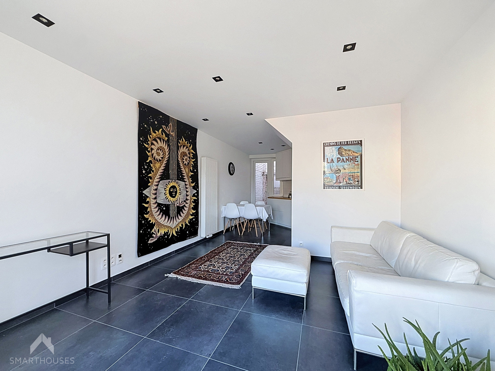 Bel-etagewoning met 2 slpkrs, ruime garage nabij strand - foto 3