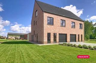 Casco halfopen bebouwing met 5 tot 7 slaapkamers, tuin en duurzame voorzieningenIn een aangename en rustige straat staat deze ruime casco halfopen bebouwing die u volledig naar eigen smaak kan afwerken. Dankzij de doordachte indeling, de vele kamers én de tuin is dit een ideale woning voor een groot gezin, kangoeroewoning of wie graag extra ruimte en comfort wil.Indeling:Gelijkvloers: inkom, lichtrijke leefruimte, keukenruimte, 1 slaapkamer met ensuite badkamer – ideaal als master bedroom of gelijkvloerse zorgkamer, tuin en garage.Eerste verdieping: 4 volwaardige slaapkamers en extra badkamer.Zolder: bereikbaar via vaste trap, met mogelijkheid tot 1 à 2 bijkomende slaapkamers of hobbyruimte.Troeven:Casco: afwerking volledig naar eigen smaak en budgetMaar liefst 6 (mogelijk 7) slaapkamersTuin met ruimte voor ontspanning en spelenGelijkvloerse slaapkamer met badkamer: levenslang wonen mogelijkVerwarming te voorzien met warmtepomp: energiezuinige en moderne oplossingRegenwaterput van 7.500 liter aanwezigRustige ligging met goede bereikbaarheid (centrum Kruibeke op 2,5km, scholen, winkels, openbaarvervoer)Een ideale opportuniteit voor wie op zoek is naar een ruime, duurzame gezinswoning die nog volledig naar eigen wens kan worden ingericht!