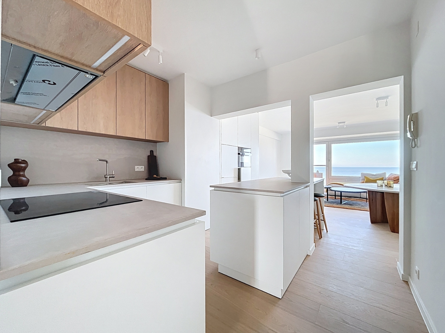 Twee slaapkamer appartement (gerenoveerd 2025) met frontaal zeezicht - foto 4