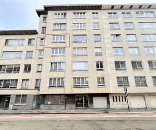 Welkom in dit charmante appartement in Mechelen nabij de Brusselpoort en station, op wandelafstand van de grote Markt.Via de inkomhal bereiken we...