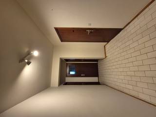 <p>Te koop: ruim appartement in het centrum van Ieper, op wandelafstand van park, scholen en openbaar vervoer.</p>

<p> </p>

<p>Dit appartement, gebouwd in 1975, biedt een praktische indeling en een centrale ligging in een residentiële buurt. Met drie volwaardige slaapkamers is het ideaal voor een gezin of wie extra ruimte zoekt. De nabijheid van het administratief centrum en het park maakt het wonen hier bijzonder comfortabel. Het EPC-label D geeft aan dat er nog mogelijkheden zijn om te verduurzamen.</p>

<p> </p>

<p>Belangrijkste ruimtes:<br />• Woonkamer met grote ramen en veel lichtinval<br />• Functionele keuken<br />• Inkomhal met toegang tot alle vertrekken<br />• Berging voor extra opslag<br />• Apart toilet<br />• Drie slaapkamers<br />• Badkamer met ligbad</p>

<p> </p>

<p>Troeven:<br />• Centrale ligging in het hart van Ieper<br />• Drie volwaardige slaapkamers<br />• Nabij park, scholen en openbaar vervoer</p>

<p> </p>

<p>Neem vandaag nog contact op met je ERA-makelaar voor een bezoek.</p>

<p> </p>

<p>JOUW DROOMAPPARTEMENT. ZO GEVONDEN!</p>