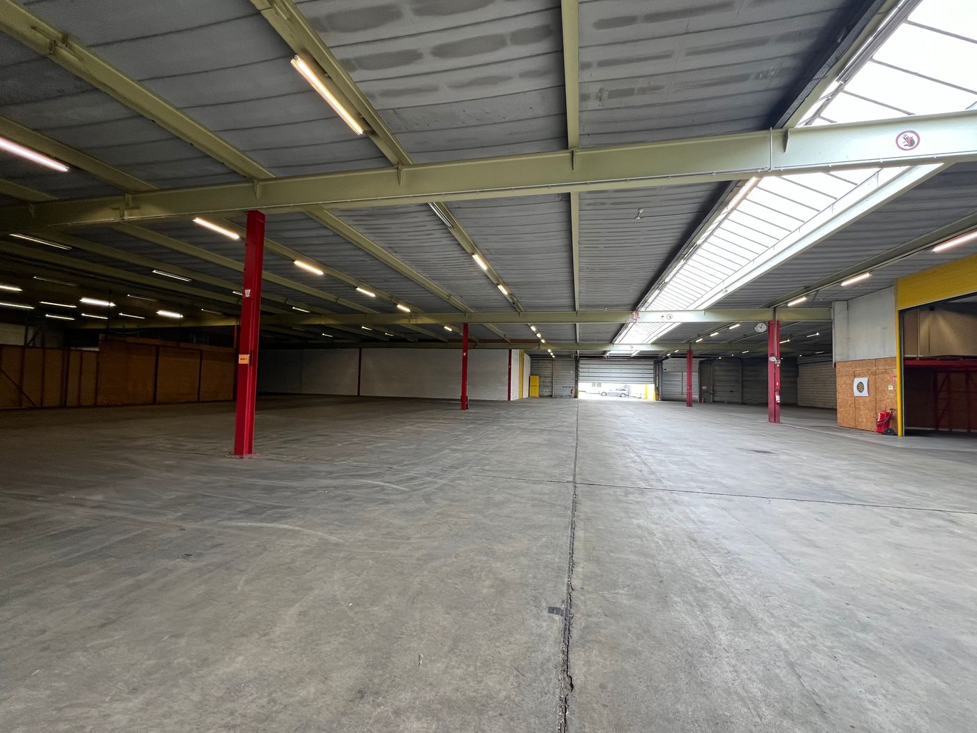 7.600 m² OPSLAGRUIMTE MET 185 m² KANTOOR TE HUUR - foto 5