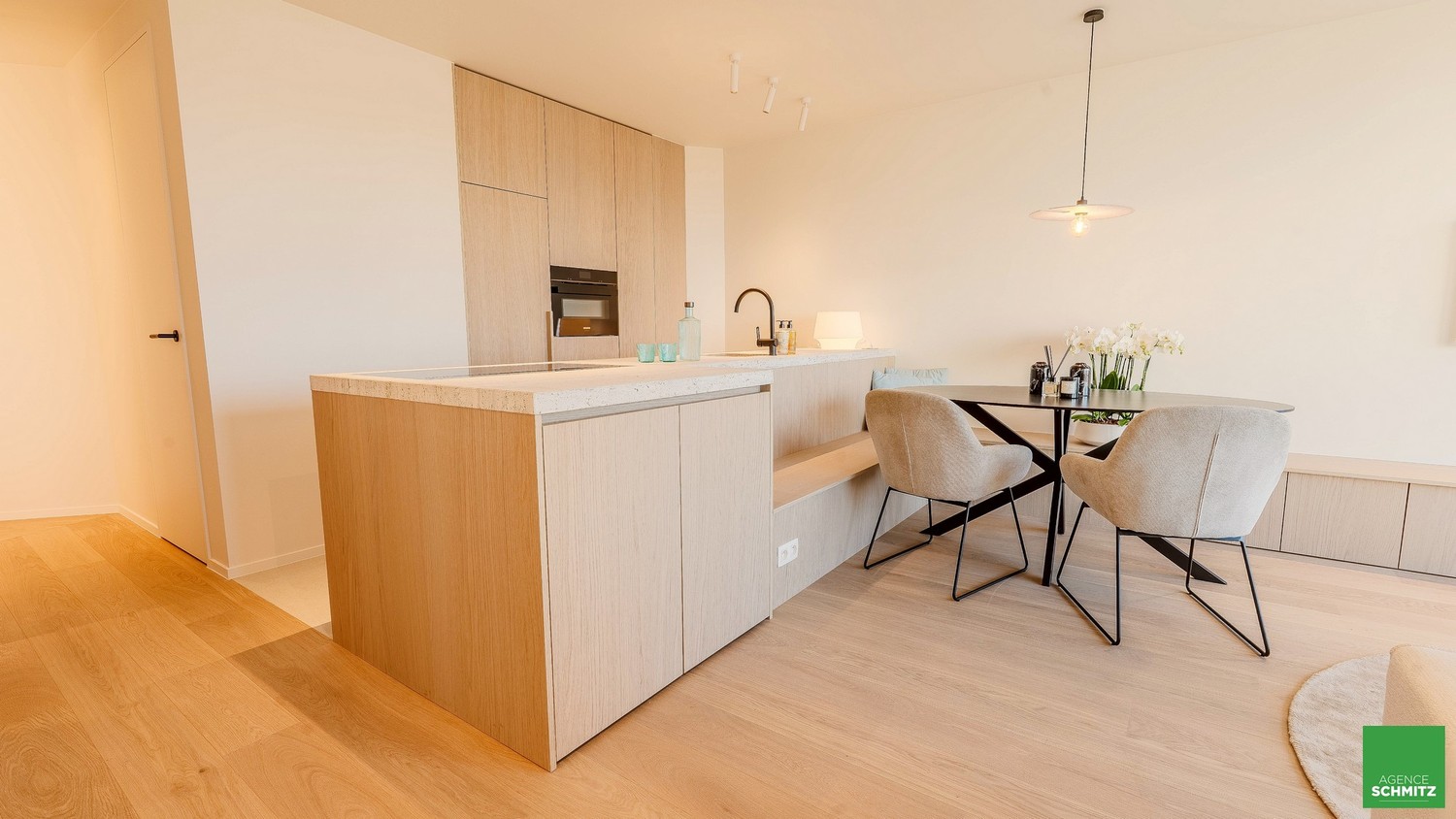 Appartement exclusif rénové avec vue frontale imprenable sur la mer. - photo 4