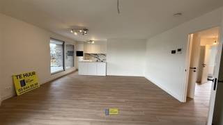 <p><span>Nieuwbouwappartement, eerste bewoning. </span></p><p><span> </span></p><p><span>Ruim appartement met 2 slaapkamers, plan in bijlage.</span></p><p><span>Voorbeeld van afwerking keuken toegevoegd.</span></p><p><span> </span></p><p><span>Prijs inclusief staanplaats en fietsenberging. </span></p><p><span>Vaste kosten €60</span></p><p><span> </span></p><p><span>Benieuwd? Maak snel uw afspraak op <span>www.immodelaet.be</span></span><span> of op 036440088</span></p>