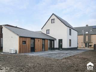 [[ DIT PAND NEEMT DEEL AAN DE ERA OPEN HUIZEN DAG OP 6/12 VAN 16:00 TOT 17:00 ]]Volledig gerenoveerde woning met 3 slaapkamers gelegen op een...