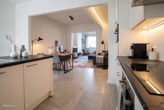 <p><span>Maison avec jardin</span></p><p><span>Située dans une rue calme et agréable, cette charmante maison jumelée offre tout le confort nécessaire à une famille. La propriété dispose de trois chambres de taille normale, idéales pour les familles ou pour ceux qui souhaitent disposer d'un espace supplémentaire pour un bureau ou une salle de loisirs.</span></p><p><span>Au rez-de-chaussée, vous trouverez un espace de vie lumineux avec une cuisine ouverte qui se connecte parfaitement au salon confortable. Il y a également une salle de bains pratique.</span></p><p><span>A l'extérieur, vous profiterez d'un agréable jardin, idéal pour se détendre ou passer du temps avec la famille et les amis.</span></p><p><span>Une maison idéale pour ceux qui recherchent la tranquillité, l'espace et un aménagement pratique !</span></p><p><span> </span></p><p><span>Caractéristiques :</span></p><p><span> </span></p><p><span>+ EPC</span></p><p><span>+ Amiante</span></p><p><span>+ Électricité</span></p><p><span>+ Score P</span></p><p><span>+ G-score</span></p><p><span>+ Pas de garage</span></p><p><span>+ Jardin</span></p><p><span>+ Chauffage CV gaz</span></p><p><span> </span></p><p><span>Informations urbanistiques sur demande</span></p><p><span> </span></p><p><span>Info : Nicki - 0496 02 35 68 - BIV 514 879 - nf@janssenenjanssen.be</span></p>