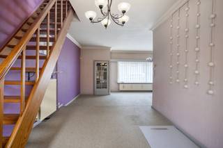 Deze woning is gelegen in het centrum van Kruibeke in de Bazelstraat 51, dus vlot bereikbaar en dicht bij centrum en alle noodzakelijke...