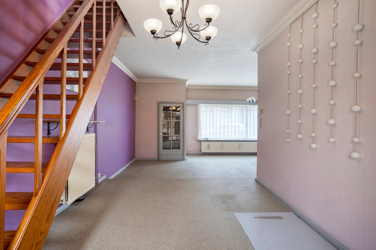 Four bedroom house to renovate with garden in the center - photo 4