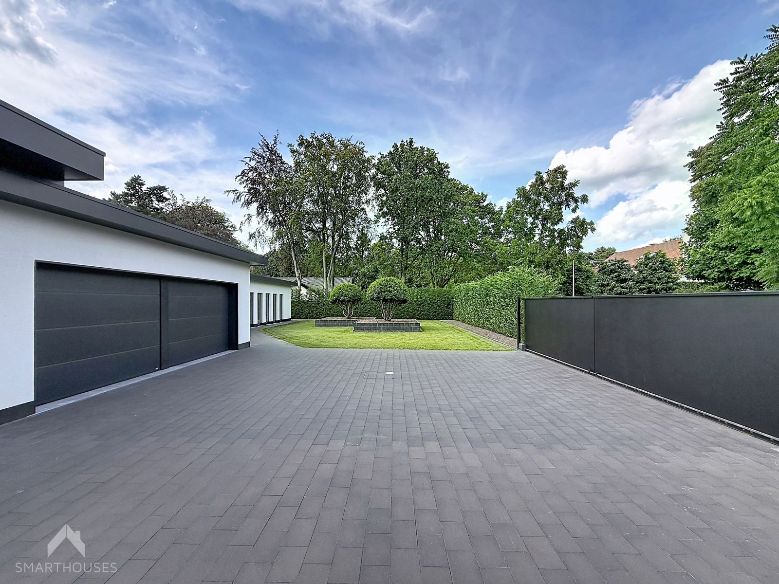 Luxe laagbouwvilla met 4 slpks, garages, carports en tuin - foto 5