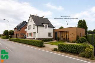 Te renoveren woning op een perceel van 4.732,55 m². <br /><br />Deze gezinswoning verwelkomt je via een inkomhal die leidt naar een lichtrijke en aangename leefruimte, met aansluitend een gezellige eethoek. Voorts kom je uit in de keuken, van waaruit je de kelder kan betreden, wat zorgt voor extra opbergruimte. Voorts is er ook nog een berging met aansluiting voor de wasmachine hierna bevindt zich ook een apart toilet en de badkamer met douche. <br /><br />De eerste verdieping telt 3 volwaardige slaapkamers, alsook een berging die ingericht kan worden als dressing.<br /><br />Buiten bevindt zich een gezellig terras, met aansluitend de garage/bergruimte. Verder beschikt de woning over een ruime tuin die achteraan in verbinding staat met een aangrenzende bouwgrond.<br /><br />Deze bouwgrond biedt diverse mogelijkheden en is uitermate geschikt voor vrije beroepen, maar ook voor het houden van dieren, zoals paarden of andere landbouw- en hobbydieren.<br />De woning zelf beschikt over aanzienlijk potentieel en biedt bovendien de mogelijkheid tot uitbreiding met een kantoorruimte, wat ze extra interessant maakt voor zelfstandigen of mensen met een beroepsactiviteit aan huis.<br /><br />Het pand is centraal gelegen in Zittaart, Meerhout met uitstekende verbinding met de E313.<br /><br />EPC F: 929 Kwh/m²<br /><br />Voor meer informatie of een bezoek ter plaatse, kan u contact opnemen met IMMO SP via 014 59 10 20 of mailen naar jill@immosp.be. Benieuwd naar de waarde van uw eigen woning? Vraag vrijblijvend een gratis verkoopanalyse aan – wij helpen u graag verder!