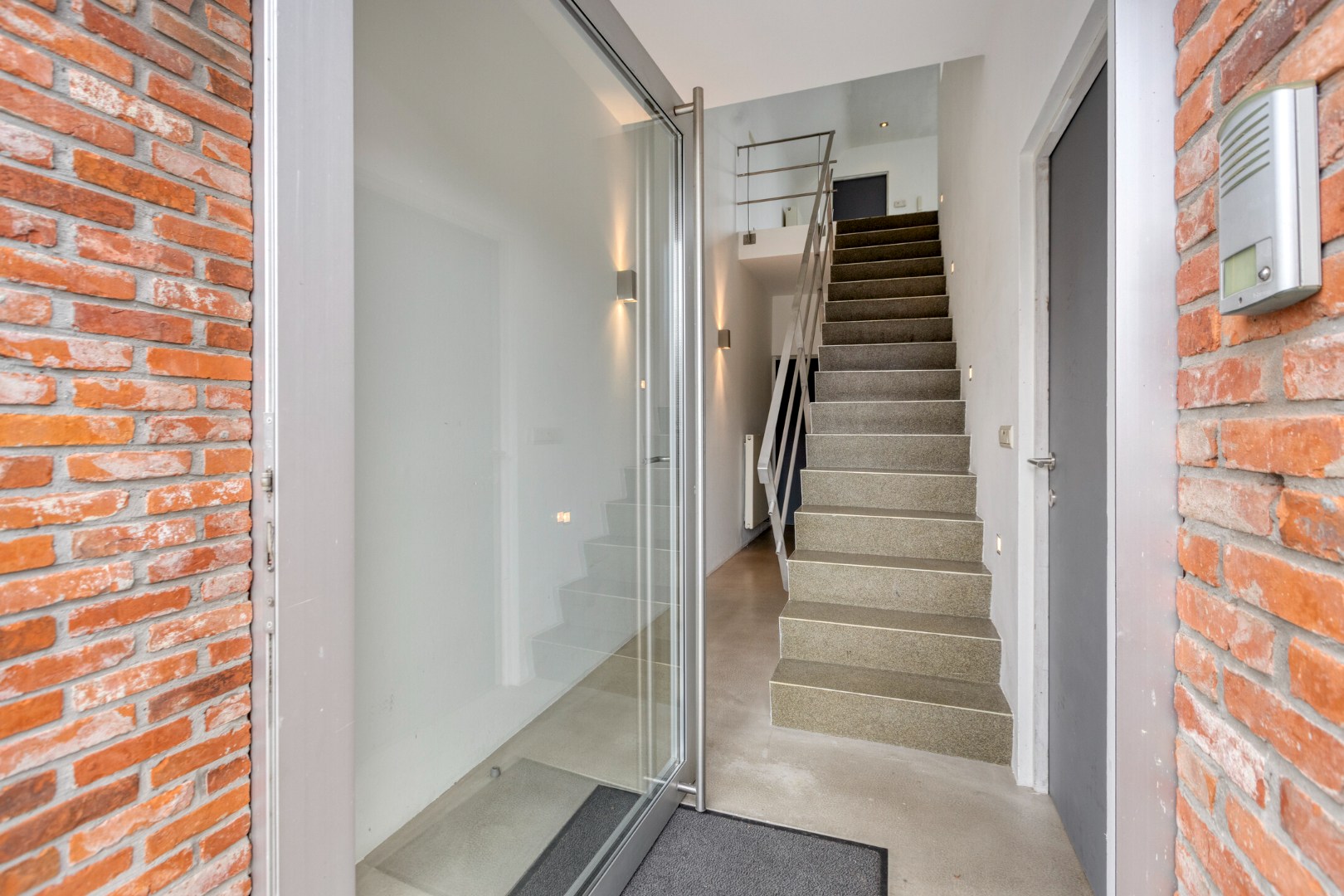 Unieke woning met 3 slpk. op een ruim perceel in Geel-centrum - foto 2