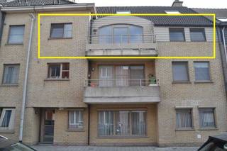 UIT DE HAND TE KOOP : Instapklaar appartement met 2 slaapkamers, ondergrondse privé garage en berging.Het appartement is gunstig gelegen vlak bij het...