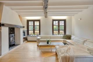 PRACHTIGE WOONST OP TOP LOCATIE TE LINDEN Deze charmante, instapklare woning in open bebouwing is gelegen in Steenveld, een bijzonder rustige...