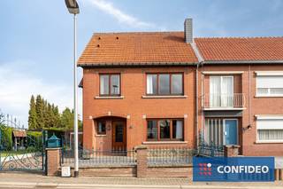 Bent u op zoek naar een woning met potentieel op een rustige locatie? Dan is deze halfopen bebouwing in Millen zeker een bezoek waard...