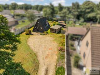 IDEALIS VASTGOED – Residentieel gelegen bouwgrond met zicht op groen van maar liefst 12a (1200m²) met een straatbreedte van +- 20m. Momenteel...