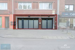 Ontdek dit instapklare handelspand van 175 m², strategisch gelegen nabij het Tordpark.Dankzij de grote etalage geniet je hier van maximale...