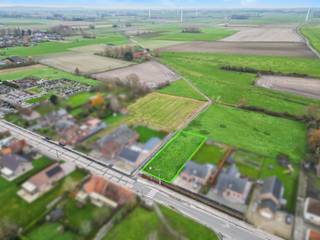 Bouwrijp perceel van 796 m² voor villabouw, gelegen in het charmante Hérinnes, een landelijke deelgemeente van Pecq net over de taalgrens. Dit...