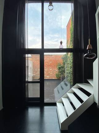 Gezellige instapklare en ruimtelijke rijwoning met stadstuintje.Op wandelafstand van winkels, Grote Markt en station.Rustige...