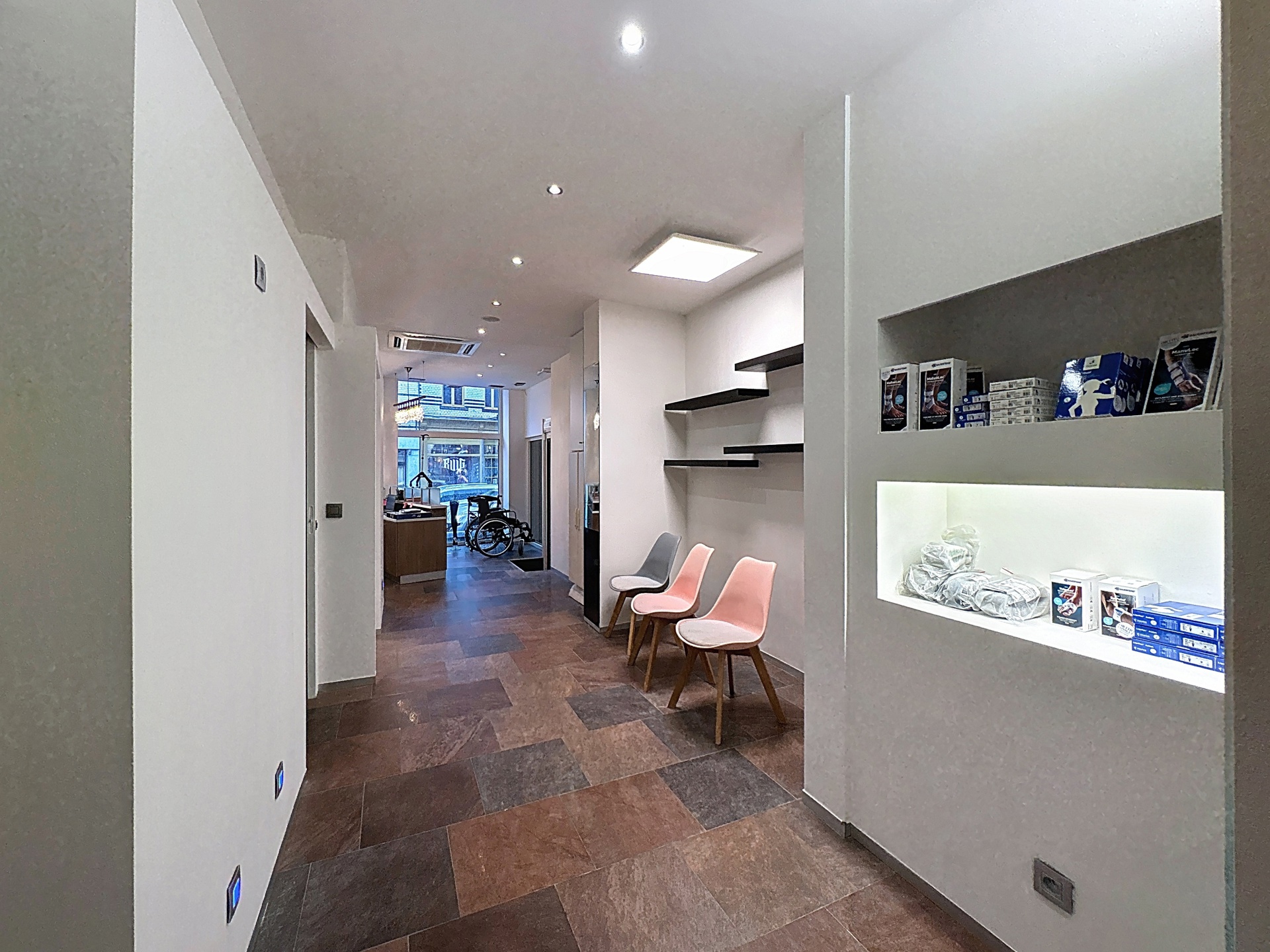 Handelspand met 8 praktijkruimtes in centrum Geraardsbergen - foto 5