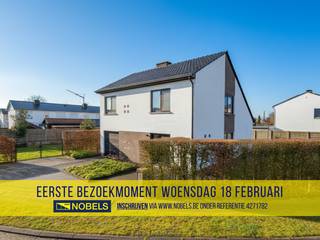 INSTAPKLARE OPEN BEBOUWING, gelegen in een GEGEERDE en KINDVRIENDELIJKE WOONWIJK, waar COMFORT en WOONKWALITEIT centraal staan. Deze woning vormt een IDEALE THUISBASIS voor GEZINNEN die op zoek zijn naar RUST, RUIMTE en een PRAKTISCHE INDELING. De ligging combineert RUSTIG WONEN met een VLOTTE BEREIKBAARHEID naar het CENTRUM van Eeklo, winkels, scholen, openbaar vervoer en INVALSWEGEN. Daarnaast beschikt de woning reeds over ZONNEPANELEN en AIRCO wat bijdraagt tot een ENERGIEZUINIG EPC-LABEL B en een COMFORTABELE WOONERVARING.<br />Bij het binnenkomen biedt de inkomhall toegang tot een gastentoilet, de vestiaire en de ruime open leefruimte. Aansluitend bevindt zich de lichtrijke leefkeuken, dewelke het hart van de woning vormt. Verder vinden we op het gelijkvloers een praktische berging en een ruime inpandige garage. Op de 1ste verdieping vinden we 4 slaapkamers, waarvan één momenteel is ingericht als bureau, en een recent vernieuwde (2024) badkamer. Verder is er op zolder voldoende bergruimte. <br />Buitenshuis vindt u een groot zonnig terras en een mooi aangelegde, volledig omheinde tuin, ideaal om in alle rust van het buitenleven te genieten. <br /><br />EPC: 155 kWh/m², G-score A en P-score B, Geen renovatieverplichting van toepassing