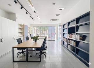 Dans la Tolpoortstraat, dans le centre animé de Deinze, vous trouverez cette propriété commerciale et résidence polyvalente. Grâce à son...