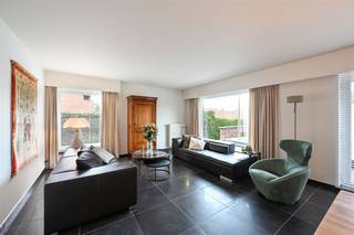 Deze ruime en uitstekend onderhouden villa biedt talloze mogelijkheden en ligt ideaal in een rustige, groene wijk van Duffel, op wandelafstand...