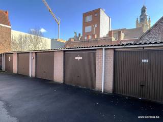 Garage te huur in het centrum van Roeselare.<br /><br />Beschikbaar 15/09/2026.<br /><br />90€/maand.