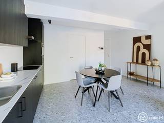 <h2><span>Instapklaar en energiezuinig appartement in de Burgemeester Bollenstraat in Hasselt</span></h2>
Welkom in de Burgemeester Bollenstraat, een rustige en centraal gelegen straat kortbij het centrum van Hasselt. Hier vind je een instapklaar appartement te koop dat comfort, duurzaamheid en locatie perfect combineert. Ideaal voor wie comfortabel wil wonen of investeren in kwalitatief vastgoed.<br /><br />De lichtrijke leefruimte in dit appartement sluit aan op een moderne open keuken, afgewerkt met kwalitatieve en duurzame materialen. De slaapkamer heeft een parketvloer, en de badkamer is ingericht met inloopdouche en lavabo. Een apart gastentoilet en vloerverwarming zorgen voor extra wooncomfort. <br /><br />Dankzij de combinatie van een warmtepomp, zonnepanelen en EPC A, woon je hier heel energiezuinig. Er is ook een wachtleiding voorzien voor het plaatsen van een laadpaal.<br /><br /><strong>Wat is er INBEGREPEN?</strong>
<ul>
<li>Gemeenschappelijke fietsenberging</li>
<li>Het appartement is professioneel geschilderd ter waarde van € 6.000</li>
<li>Verlichting werd reeds geïnstalleerd ter waarde van € 1.500</li>
</ul>
<strong>Zin om dit appartement van dichtbij te ontdekken?</strong><br />Mail carine@optie-m.be of bel haar op 0478 41 58 70. Ze maakt graag tijd voor jou!<br /><br />*Prijs is exclusief kelderberging en aansluitkosten<br /><br />Wens je graag een gratis en vrijblijvende schatting van je woning? Contacteer ons gerust voor een afspraak.<br /><br />VG - WG - GMO - GVKR - GVV