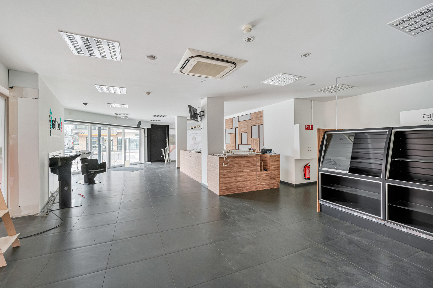 Groot afgewerkt handelspand op commerciële topligging - foto 4