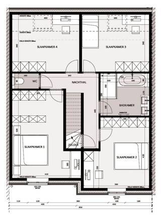 Deze charmante gesloten landelijke nieuwbouwwoning ligt op een perceel van 255 m² beschikt over een open lichtrijke leefruimte, een kwalitatief ingerichte keuken, een aparte bureauhoek en gastentoilet op het gelijkvloers. Er is een inpandige garage die meteen aansluit aan de keuken om op een praktische manier je boodschappen uit te laden. Op de eerste verdieping zijn er 4 volwaardige slaapkamers en een comfortabel uitgeruste badkamer met dubbele wastafel, inloopdouche én bad. Met een vaste trap kom je op nog een een ruime zolderkamer die nog kan ingericht worden tot een extra slaapkamer of hobbyruimte.<br /><br />De materialen kan je na aankoop nog naar eigen smaak kiezen. Wij voeren vervolgens de werken uit zodat je zonder zorgen in een instapklare woning kan intrekken. In deze prijs zit ook een aangelegde tuin, afsluiting, terras, oprit en pad naar de voordeur. De woning is aangesloten op het warmtenet. Met een ventilatiesysteem, zonnepanelen en vloerverwarming geniet je verder van de nieuwste technieken voor een comfortabel toekomstgericht en duurzaam wonen. Als bewoner van dit futureproof woonproject kan je gebruik maken van de laadpalen en pakketbrievenbus van het e-mobipunt.<br /><br />Benieuwd naar een ervaring uit eerste hand? We laten graag de huidige bewoners aan het woord: <strong>https://blog.dumobil.be/nl/woonprojecten/blog/getuigenis-karaktervolle-projectwoning-voor-toekomstig-gezin</strong><br /><br />Deze prijs is exclusief notariskosten, aansluitkosten, verkooprecht en btw. Bekijk meteen transparant de vaste ALL-IN prijs voor het volledige plaatje: <strong>www.dumobil.be/nl/woonprojecten/projecten/hooglede-nieuwbouwwoningen / </strong>Stel vrijblijvend al je vragen aan onze bouwadviseur Sam Borrey: <strong>sam@dumobil.be</strong> | <strong>0483 210 133</strong>.