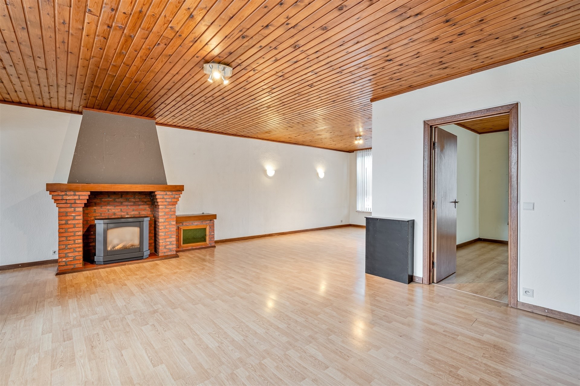 Bijzonder ruime woning met tuin en garage - foto 3