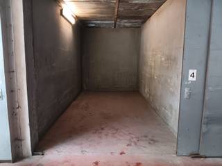 HOBOKEN - Dokter Van Raesstraat: GarageboxGaragebox van ca 15m² in magazijn. Adres: Dokter Van Raesstraat 30, 2660 Hoboken Beschikbaar vanaf...