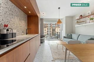 Along the Koninklijke Baan in Koksijde, we find this energy-efficient recent (near 2024) apartment for sale. This ready-to-move-in apartment...
