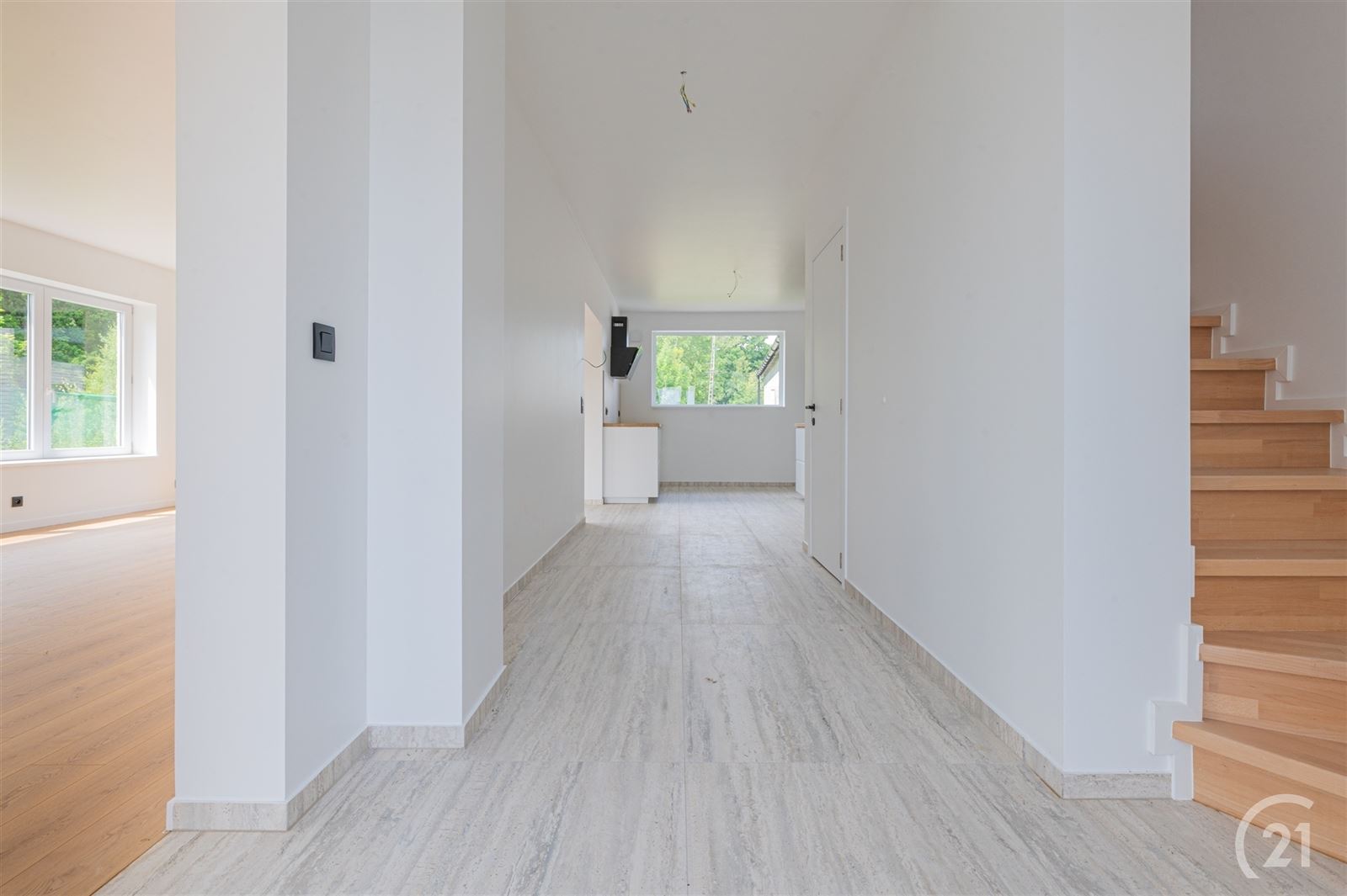 Magnifiek gerenoveerde woning met bijgebouw en parkeergelegenheid - foto 2