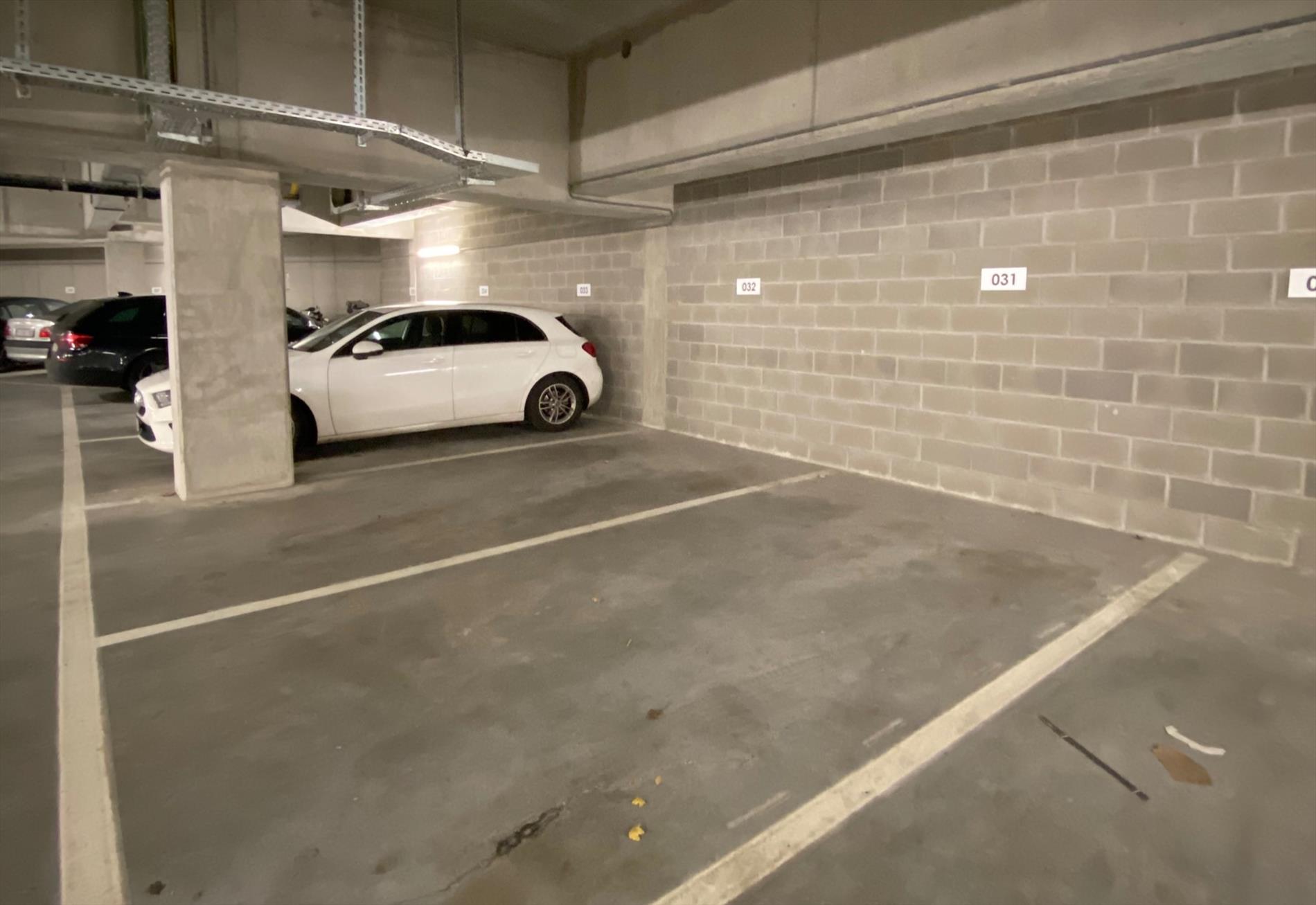 Goed gelegen parking te koop - foto 2