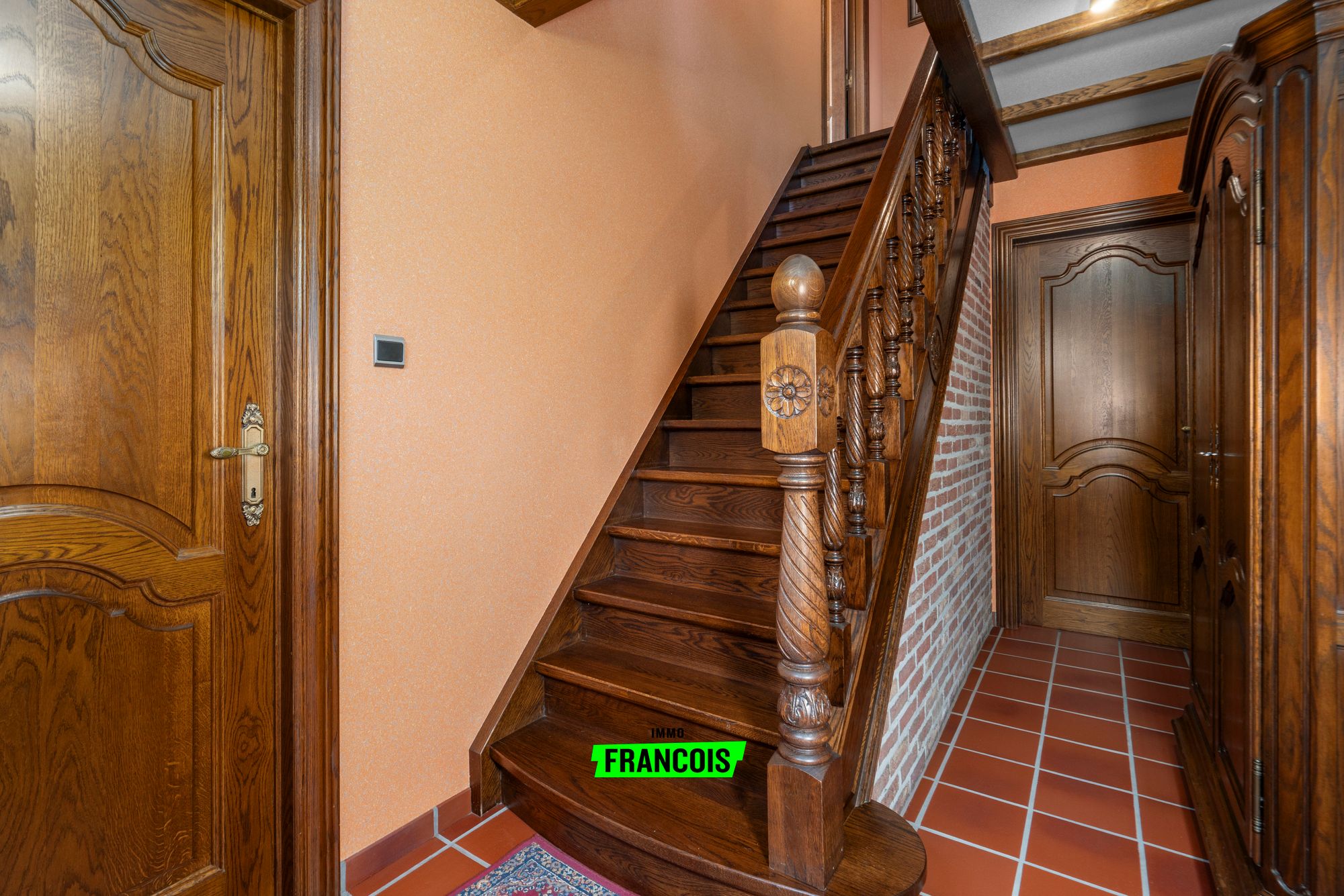 Karaktervolle villa met veel licht, drie slaapkamers en een grote garage in het centrum van Kaprijke - foto 4