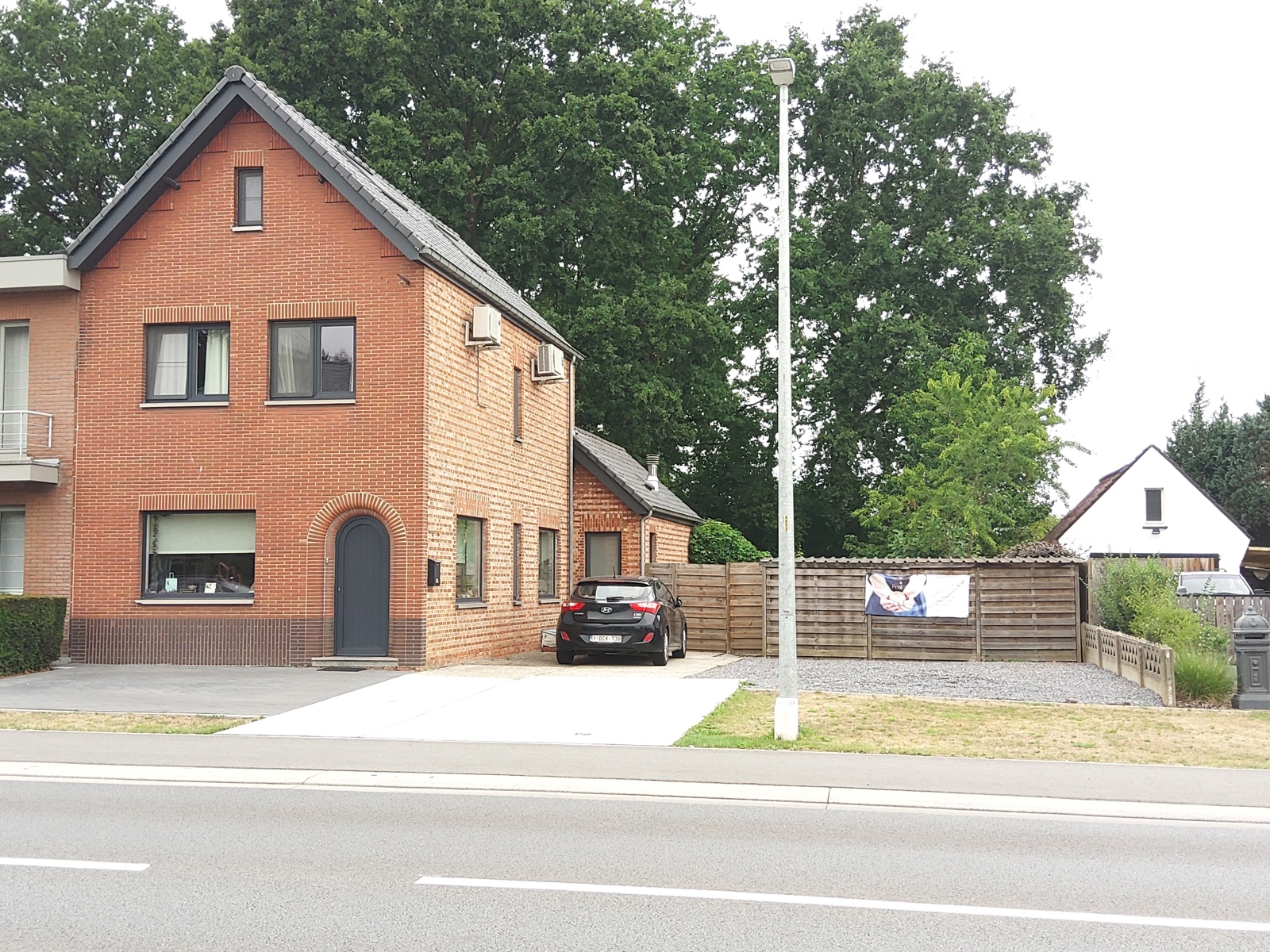 Instapklare halfopen woning met zonnige westtuin te koop!  - foto 1