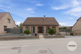 Vrijstaande woning met 4 slaapkamers, kelder en ruime tuin op 12a80 te koop in GelindenDeze vrijstaande woning, gebouwd in 1986 en gelegen in de...