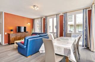 Dit appartement is gelegen in de Vissersstraat, aanpalend aan de Kerkstraat, op nog geen 100 meter van zee en strand. Het bevindt zich in het...
