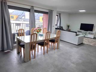 Ideaal gelegen appartement te Geel-centrum bestaande uit: inkomhal, apart toilet, ruime woonkamer, ingerichte keuken, nachthal, 2...