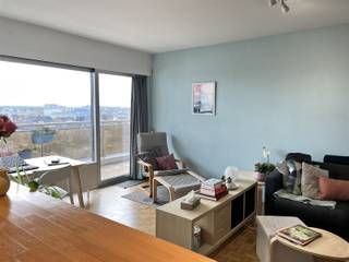 Appartement confortable et prêt à l'emploi avec une chambre à coucher et une vue magnifique, à proximité du centre de Malines.Au neuvième étage...