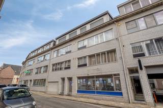 In the center of Herentals, a few steps from the Grote Markt, this office space is located on the ground floor. The office includes; - a private entrance hall- reception area- landscape office- meeting room- sanitary facilities- kitchen- dining area The building is also suitable for other purposes, such as a practice room. There is a parking space underground, which is currently partly used as a basement shed, separated by a stone wall.Register of measures: no