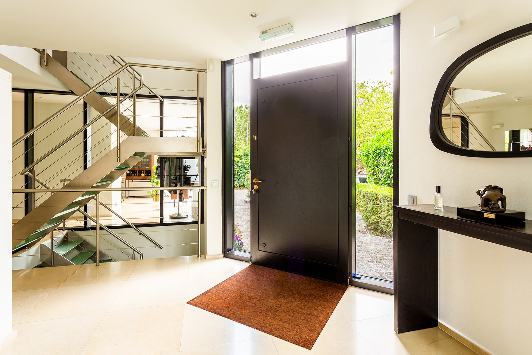 Topgelegen architectenwoning met ruim tuin en binnenzwembad. - foto 4