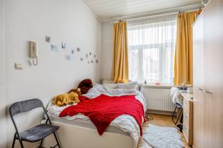 Op een absolute toplocatie in Leuven, vlak naast de campus van KU Leuven, Alma en het Stadspark, bevindt zich dit studentenhuis met 3 gevels...