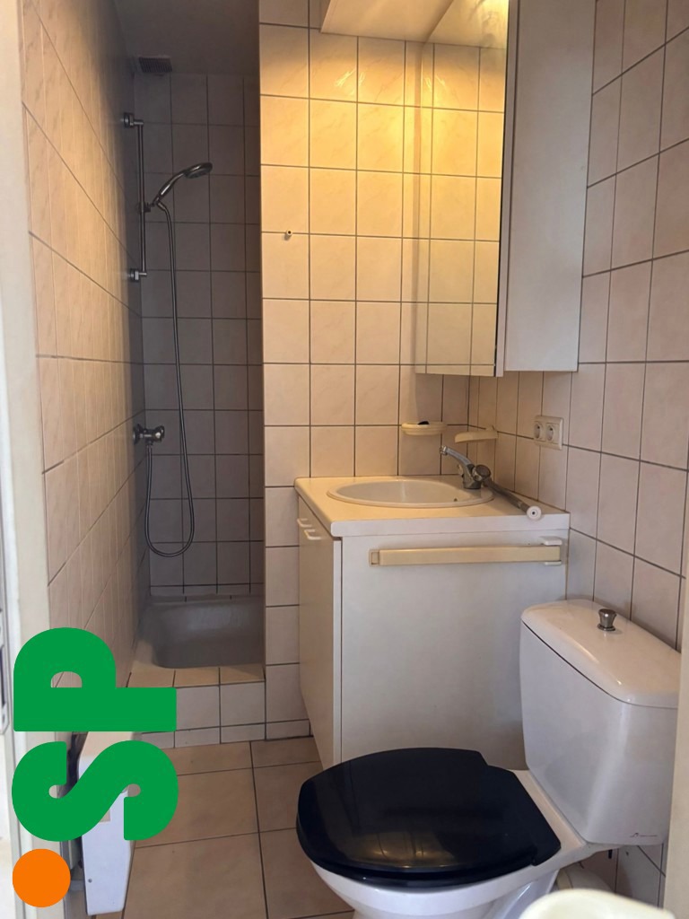 Studio op de derde verdieping in het centrum van Geel. - foto 5