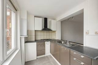 Instapklaar 1 slaapkamer appartement (50 m²) in een verzorgd gebouw bestaande uit betonconstructie. Het dak van het gebouw voldoet reeds aan...