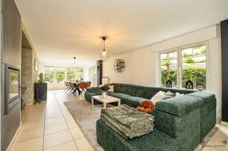 Located in a quiet and residential neighborhood in Hamme is this spacious and qualitatively built energy efficient family home with a living area...