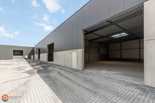 Op een uitstekende locatie in het Industriepark te Heist-op-den-Berg bevindt zich deze ruime, nieuwbouw KMO-unit (293 m²) , voorzien van een...