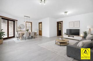 Ruim appartement (120 m²) in het hart van EdegemDit ruim en lichtrijk appartement van 120 m², ideaal gelegen in het centrum van Edegem, biedt tal van...