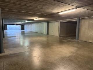 This private garage box (No. 21) is located in the garage complex of Residence Simil, located at Lejeunelaan 38 in Koksijde (next to...